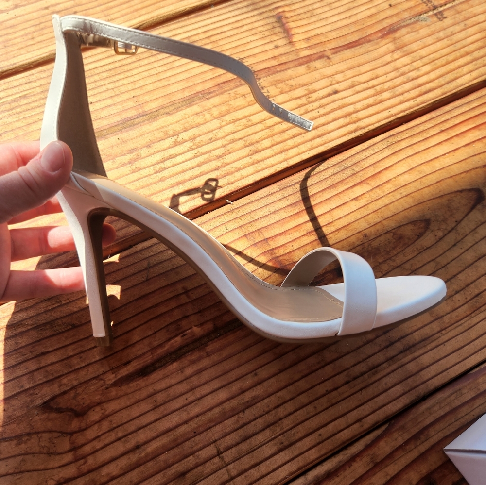 NWT Amazon Dream Pairs Karrie White 8.5 Woman's Heels